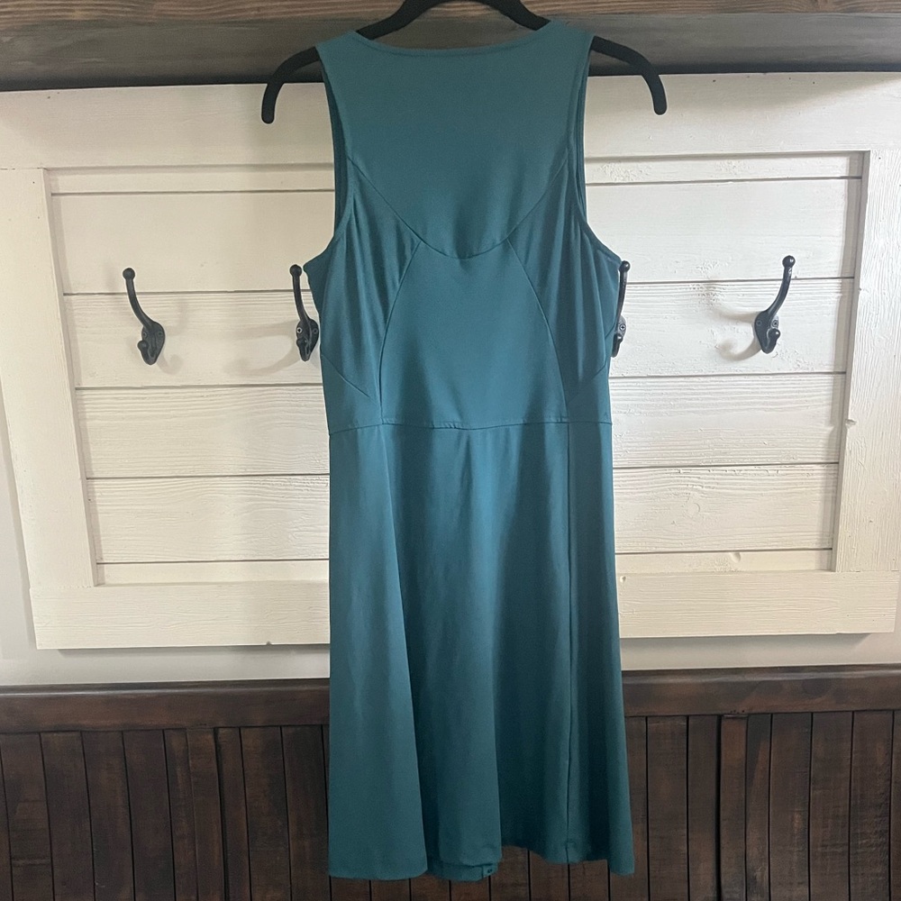 Like New TITLE NINE Freelance Carey Fit And Flare V-Neck Athletic Dress Size: S - Picture 12 of 13